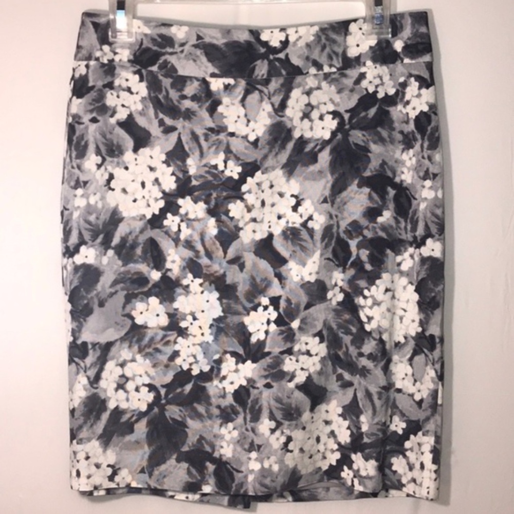 Talbots Ladies Floral Print Petite Skirt Sz 4p